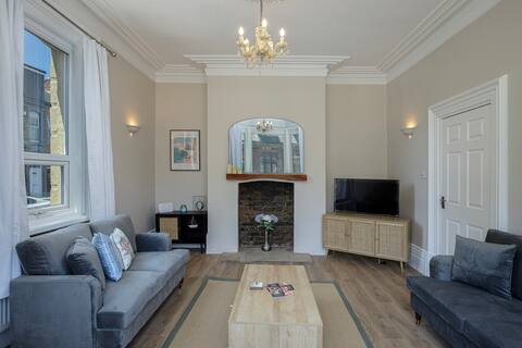 Family home: near beach, South Pier & Pleasure B