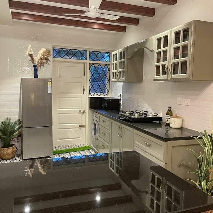 Kitchenette image 2