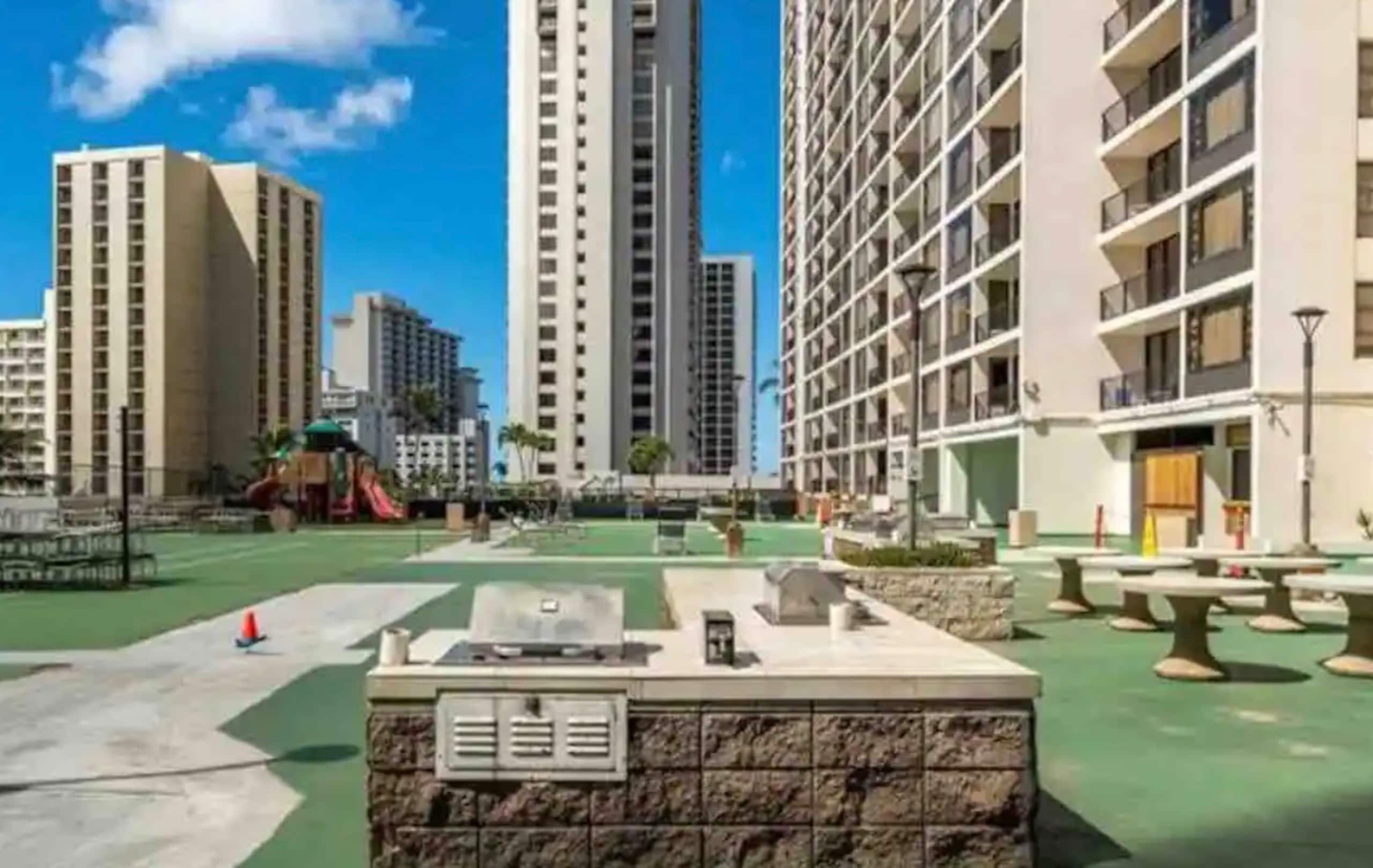 23FL- Modern 1 Bedroom Close to Beach w/Parking - Image 38