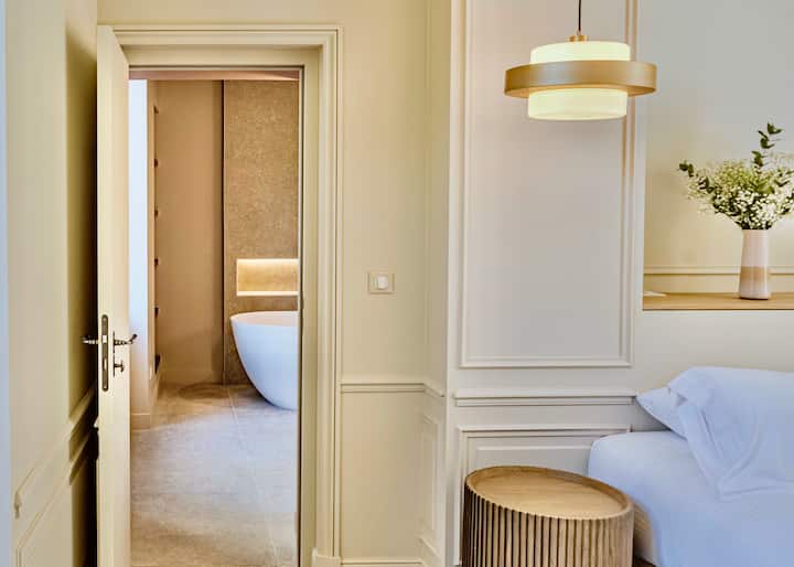 Chambre au RDC #1 — საძინებელი პირველ სართულზე №1