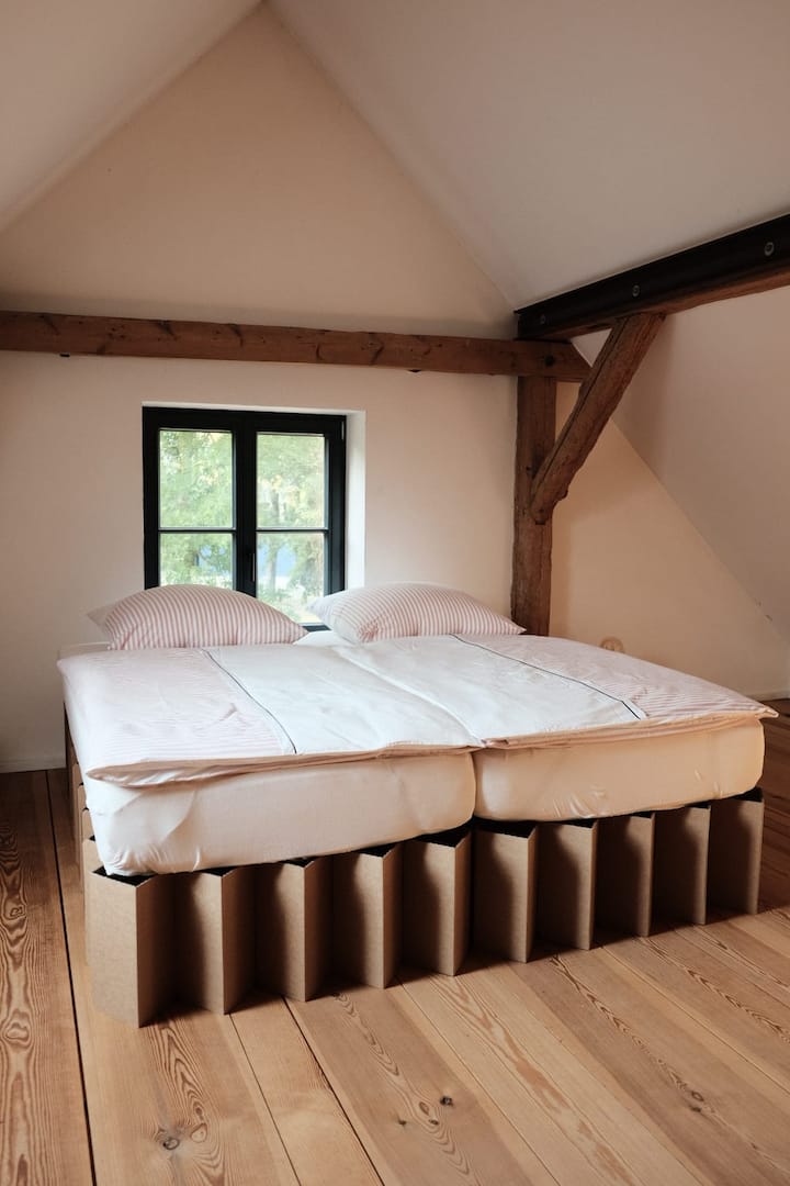 Schlafzimmer 1