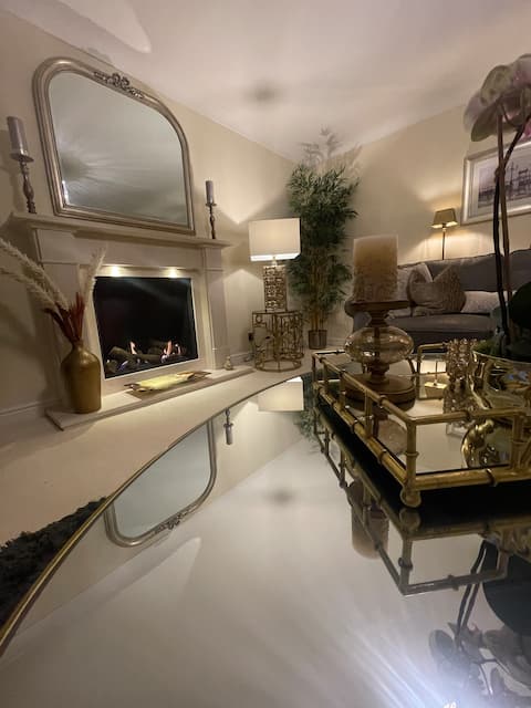 Top Airbnb: Home in Wirral - Peaceful Contemporary Gem. in Greasby, Irby & Thingwall