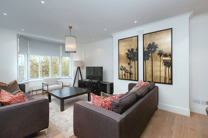 -|-Luxury n’ Spacious AirCon 4 Bed 4,5 Bath App-|- gallery image 4