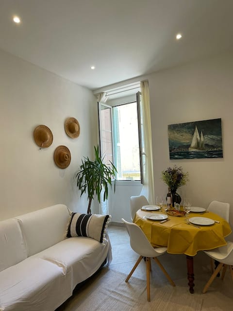 Propriété Airbnb réussie: Loge Jaune - Authentic apartment 1 min from the beach à Menton