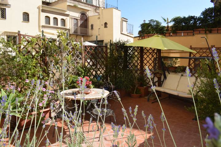 Terrace Flat in central Naples gallery image 4