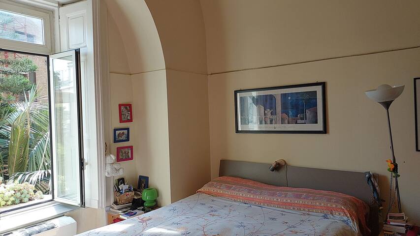 Terrace Flat in central Naples gallery image 2