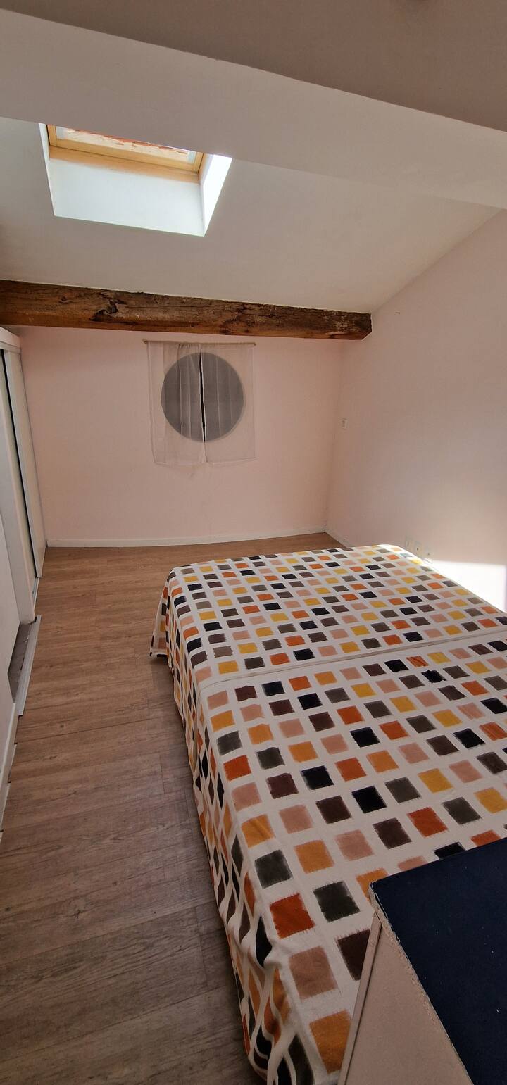 Schlafzimmer mit Bett 140 Zwischengeschoss