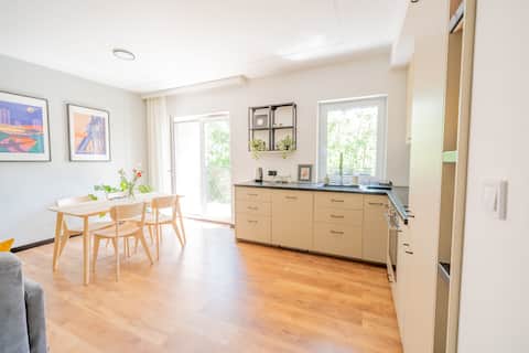 New & cozy apartment by the Park