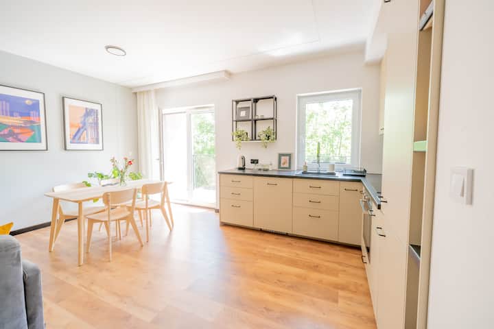 New & cozy apartment by the Park