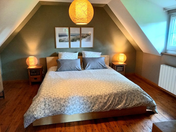 سرير غرفة النوم الكبيرة
180 × 200