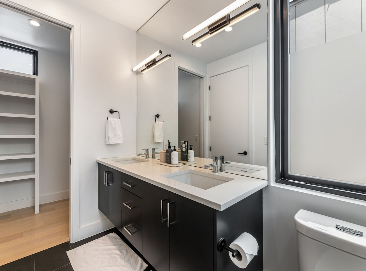 Modern 2BR 1 Mile from Downtown & Zilker Park