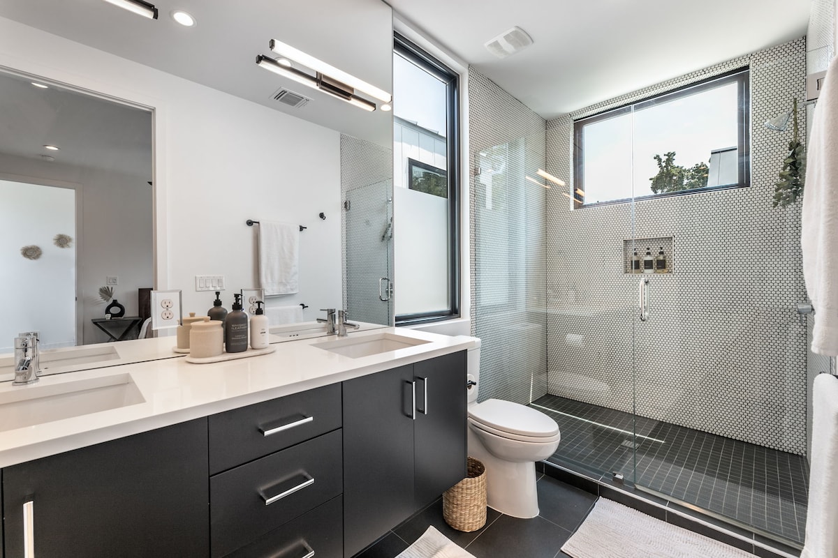 Modern 2BR 1 Mile from Downtown & Zilker Park