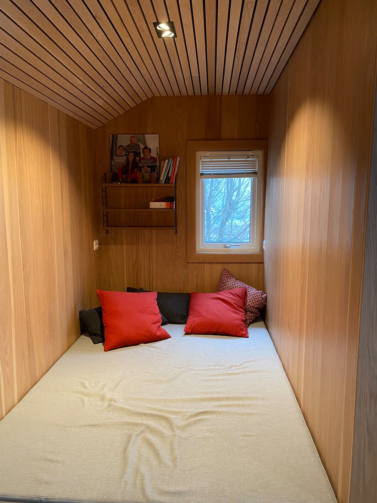 Camas de día que también se pueden utilizar como área para dormir. Exquisitos materiales de roble macizo.