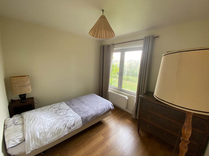 Ოქროს ოთახი. საწოლი 180x90.