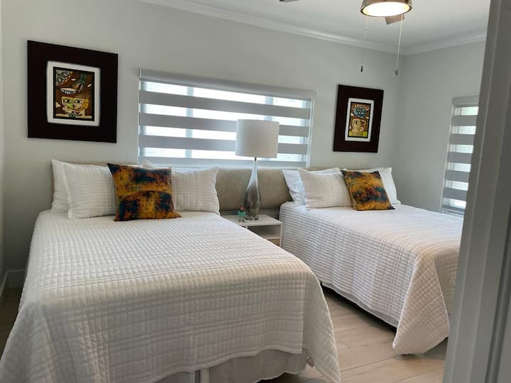 غرفة نوم 2 مع أسرّة كاملة الحجم 