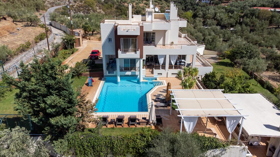 Luxurious Villa Kerezenia with private pool — photo 1