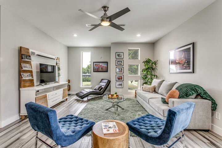 Pool Sauna Gym Pool Table Private Estate gallery image 4