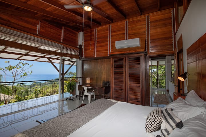 Suite principal con vista al mar en el segundo piso