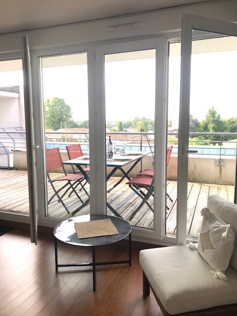 Top Airbnb: Cozy apartment with beautiful terrace. in Bègles