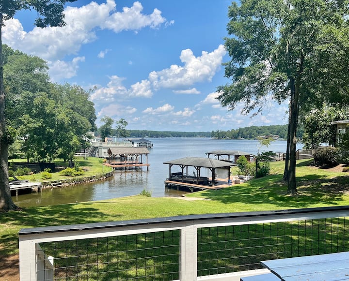 Lake Sinclair Getaway Lakefront with Dock Houses for Rent in