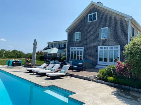 Mountain-View Family Home