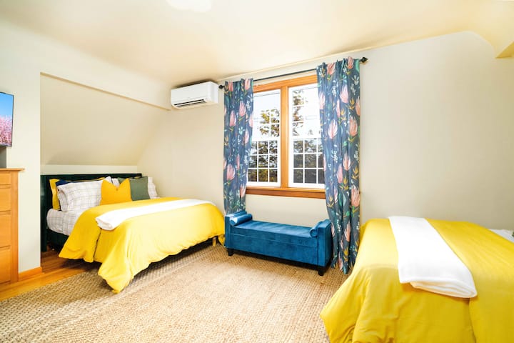 Tercer dormitorio en el segundo piso con 2 camas dobles.