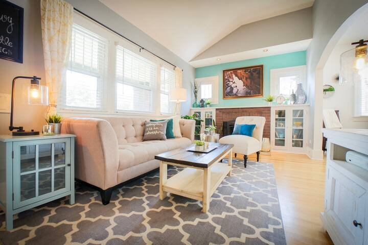 3 min to DU, gameroom, wifi, BBQ gallery image 2