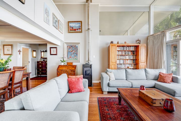 Llandudno-Eclectic penthouse aprtmnt solar + views gallery image 4