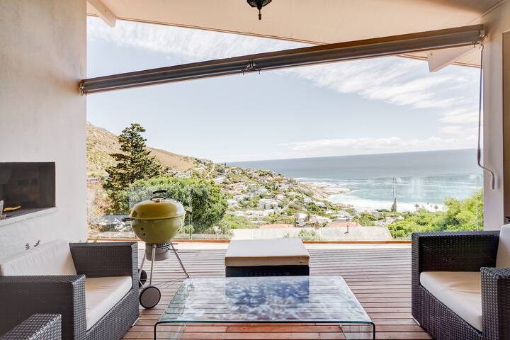 Llandudno-Eclectic penthouse aprtmnt solar + views