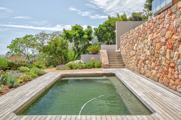 Llandudno-Eclectic penthouse aprtmnt solar + views gallery image 5