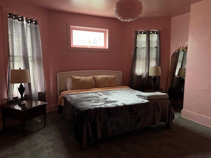 брачен кревет (широк 180-220 см)