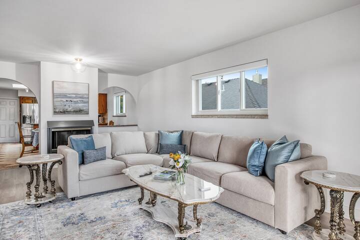 *Pacific Villa* Family-Run 3 Bedroom & 3 Bathroom gallery image 2