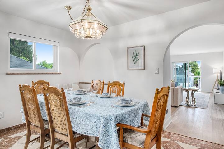 *Pacific Villa* Family-Run 3 Bedroom & 3 Bathroom gallery image 3