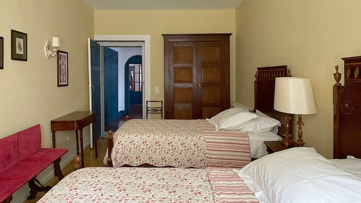 Espacio para la familia o amigos. Compartir WC.