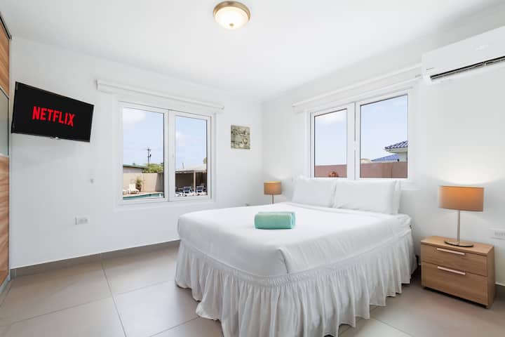 Donde las buenas noches conducen a grandes días. Nuestro dormitorio es tu santuario para descansar y rejuvenecer. 