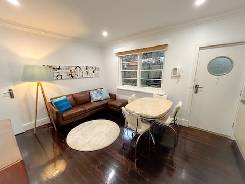 Stylish East Melbourne Art Deco gem with courtyard