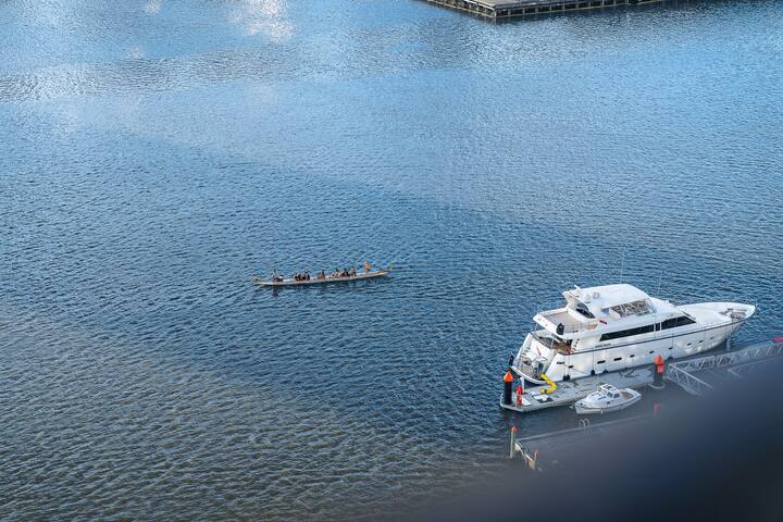 Blue Paradise & City View 3B2B2C Modern Furnishing gallery image 3