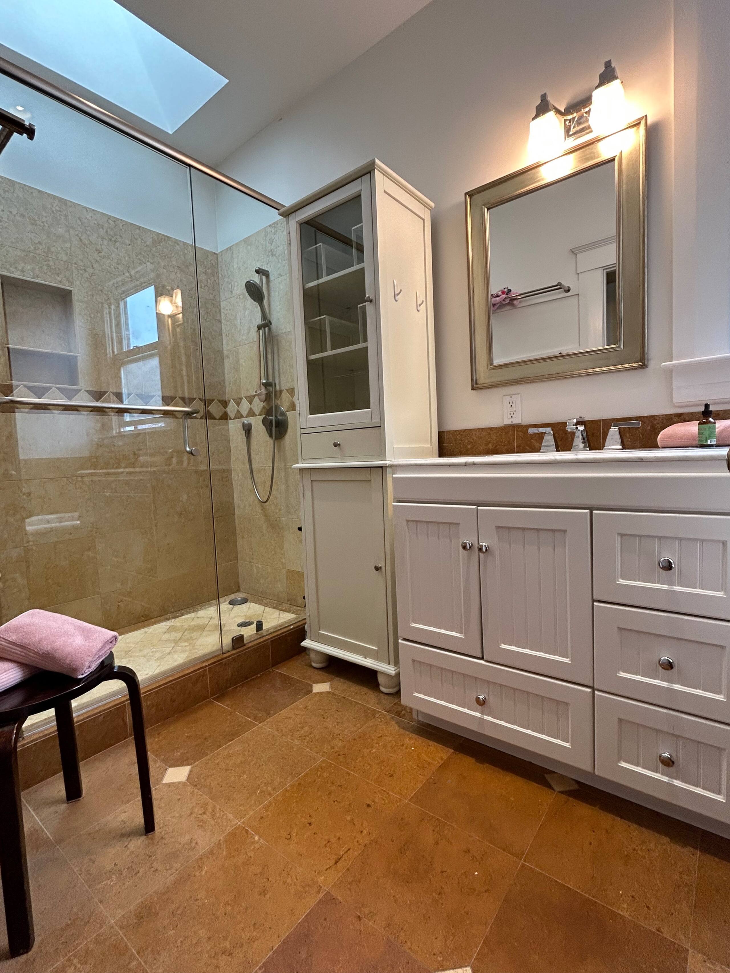 Condo in San Francisco · ★4.89 · 3 bedrooms · 4 beds · 1 bath - Image 9