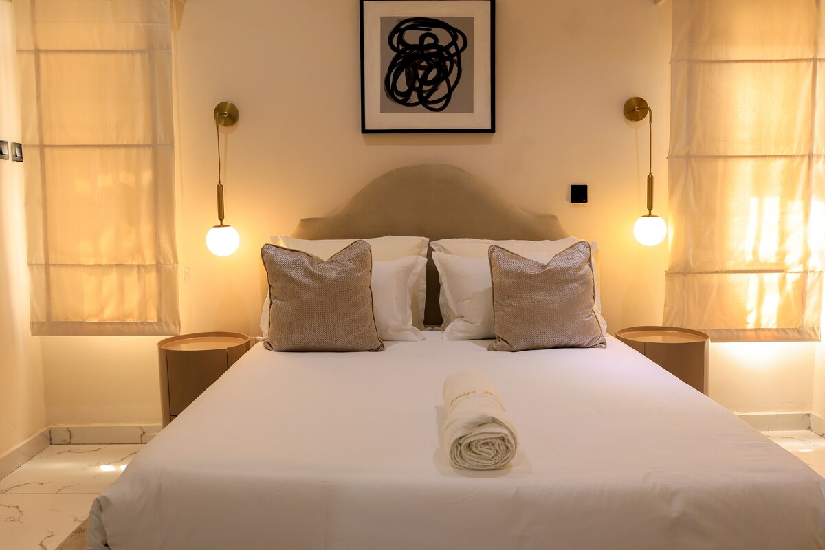 ความหรูหราและความสะดวกสบายในห้องนอนอพาร์ทเมนท์ดีลักซ์ของเรา