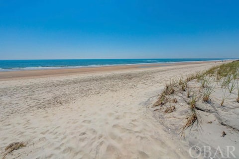 8 Bed Beach Home with Pool & HotTub!