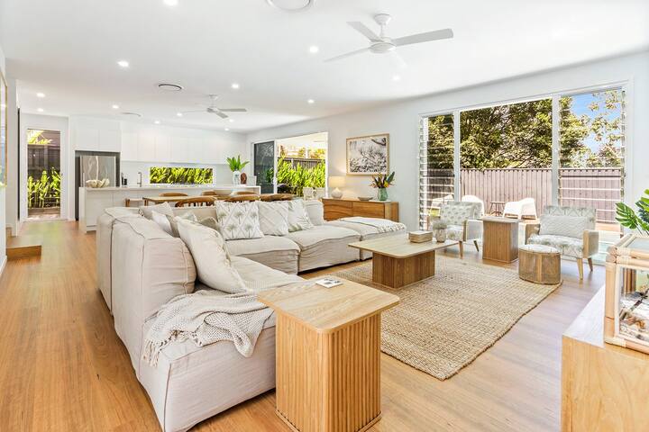 Paradise on Pacific ~ Luxurious Noosa Beach House gallery image 4