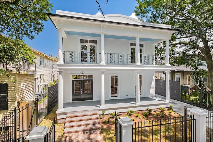 Newly Listed Art Deco Home, 5 mins From French QTR