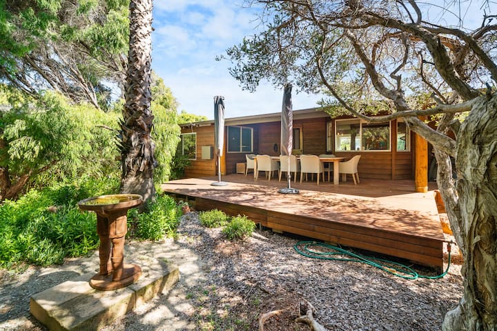 The Love Shack – Pet Friendly Beach Bungalow