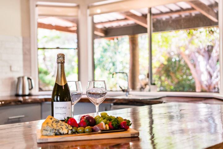 The Love Shack – Pet Friendly Beach Bungalow gallery image 5