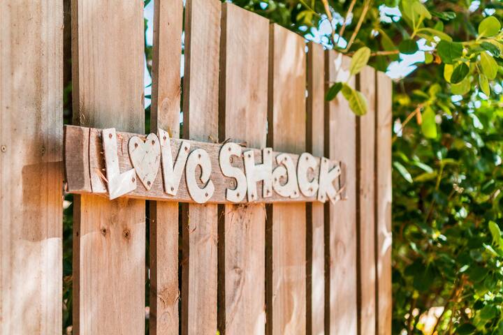 The Love Shack – Pet Friendly Beach Bungalow gallery image 4