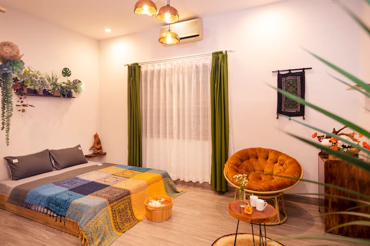 卧室位于2楼，设有大窗户。