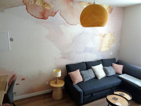 Annonce Airbnb populaire: Hestia F1 bis 3* + terrace, very quiet, in the center à Lons Le Saunier