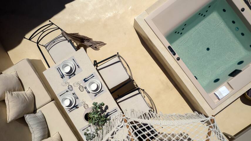 Amare Villa with Jacuzzi by K&K gallery image 3