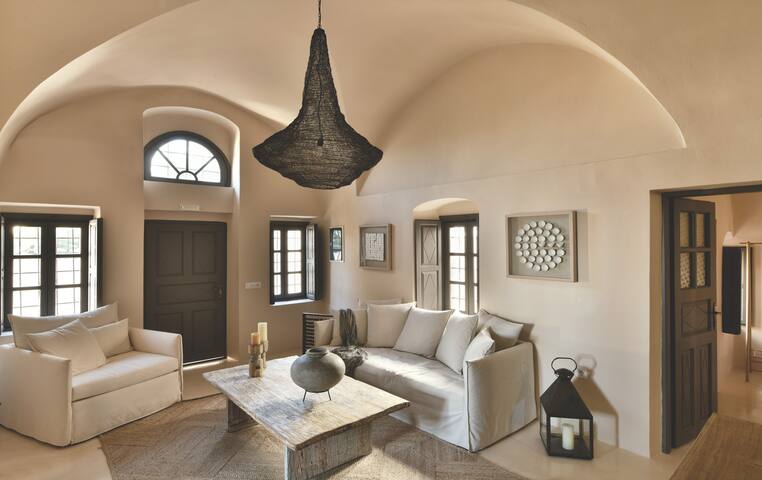 Amare Villa with Jacuzzi by K&K gallery image 4