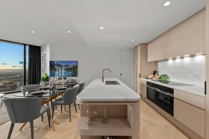 Luxurious CBD and Garden View Home! 3Br|2Br|1P gallery image 4